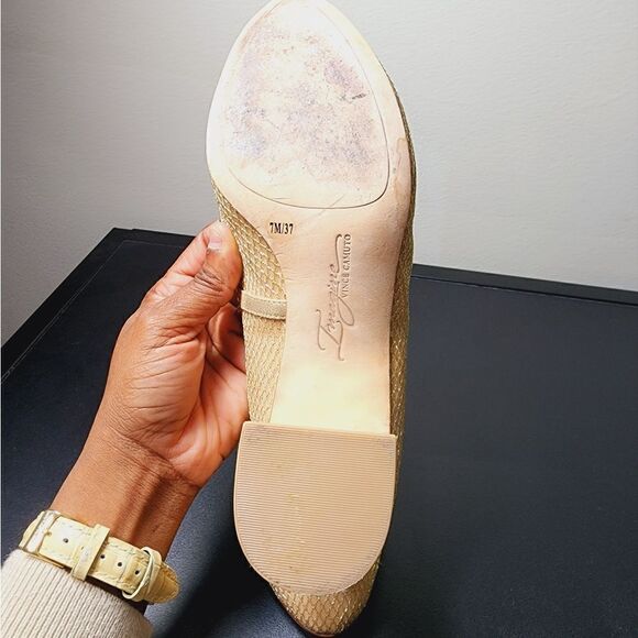 Vince Camuto - Picture 7 of 16